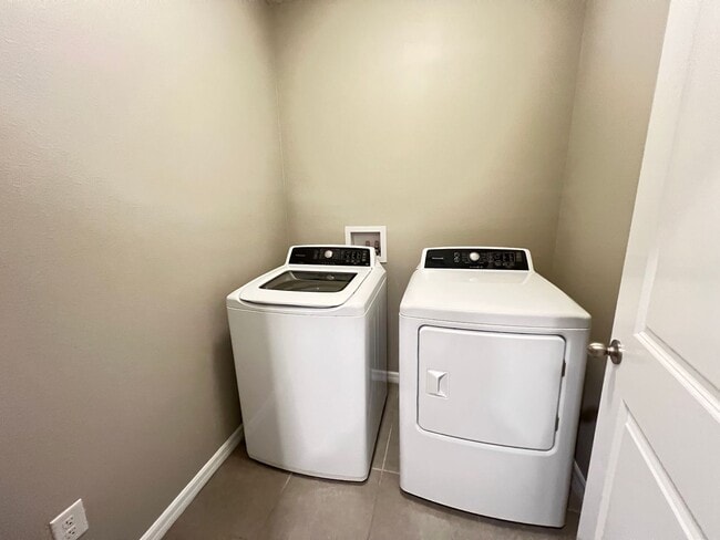 Building Photo - Beautiful, 3 Bedroom Home!!