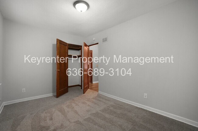 Building Photo - 1045 N New Florissant Rd