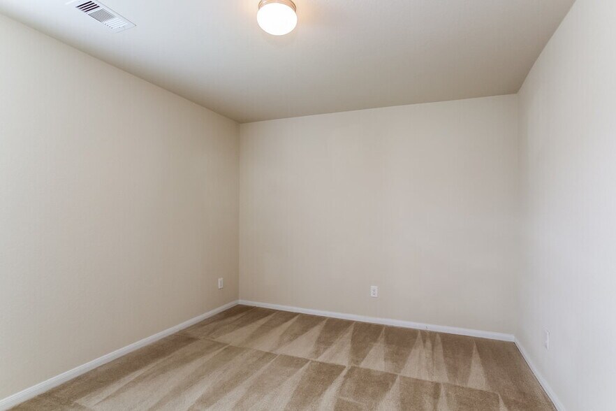 Building Photo - 17818 Aveleigh Ln