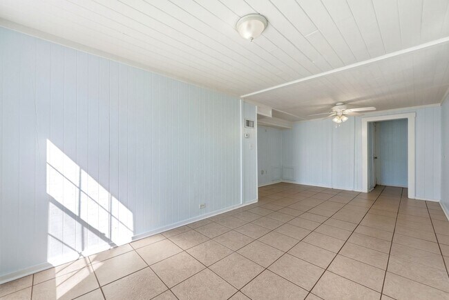 Building Photo - Neptune Beach Bungalow