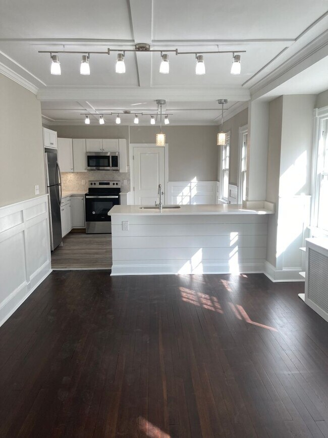 Building Photo - Short Term Rental - Fully Renovated - 5 Be...
