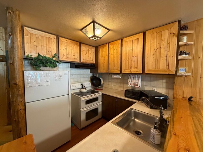 Building Photo - Cozy Furnished 2 Bedroom / 2 Bathroom Condo in Summit – Great Mammoth Location