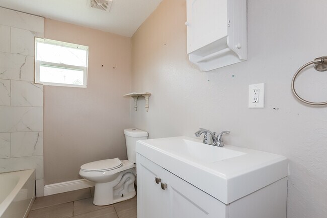 Building Photo - 440 S L.B. Brown Ave