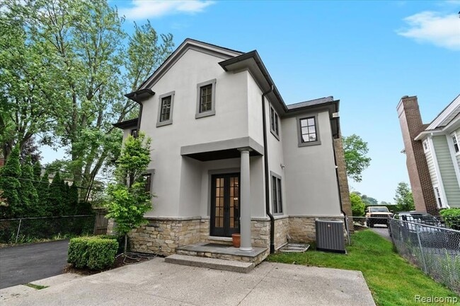 Building Photo - 1897 Norfolk St