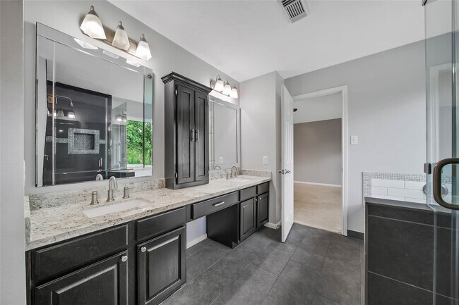 Building Photo - 16731 Creek Trail