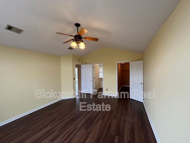 Building Photo - 165 Sweetwater Dr