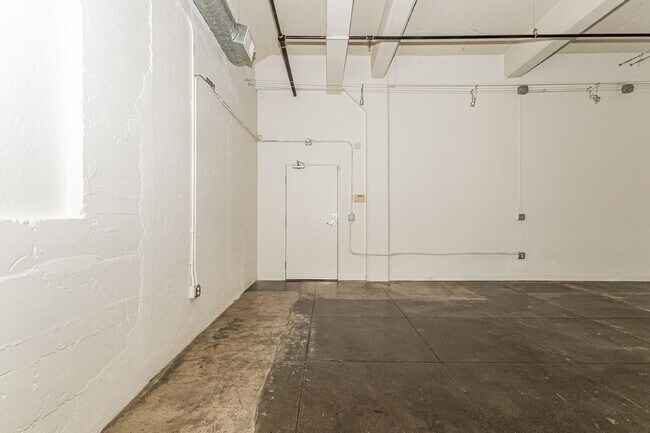 Building Photo - 2 Bedroom Condo Available In West Clawson Lofts!