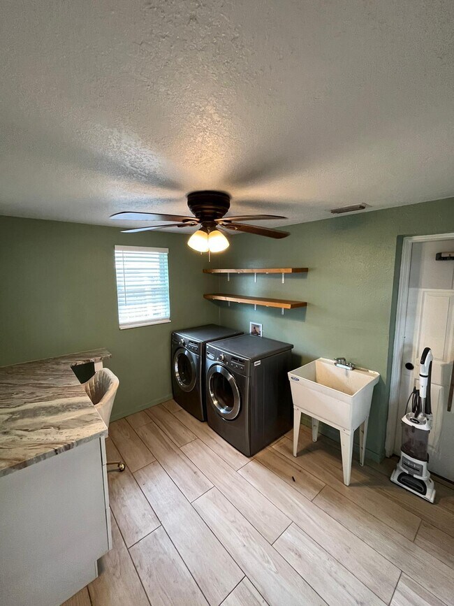 Building Photo - 4620 Aegean Ave