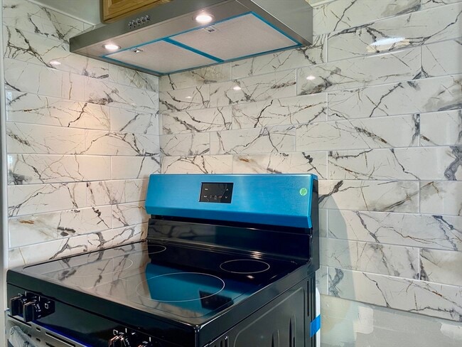 Building Photo - 35 Denton St
