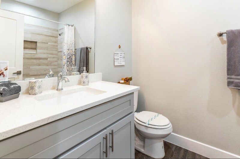 Building Photo - 144 W 5th St