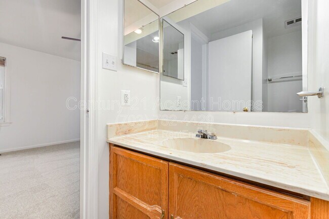 Building Photo - 29 S Floyd St