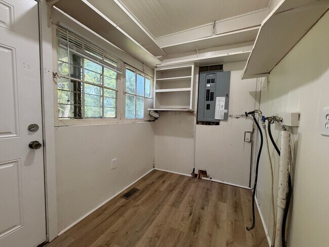Building Photo - 918 Darlington Way SW