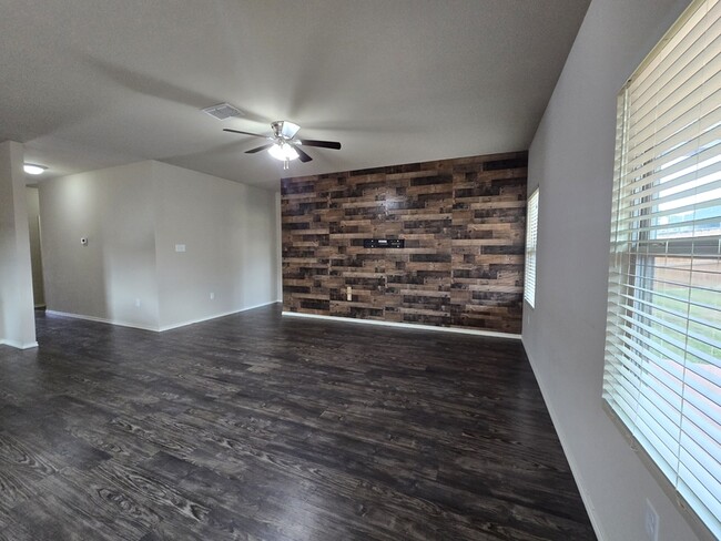 Building Photo - 322 Ambrose Avenue