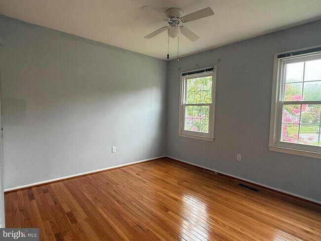 Building Photo - 9613 Ashbourn Dr