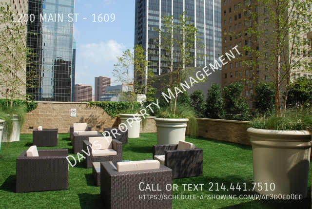 Building Photo - Downtown condo with roof top pool & concie...