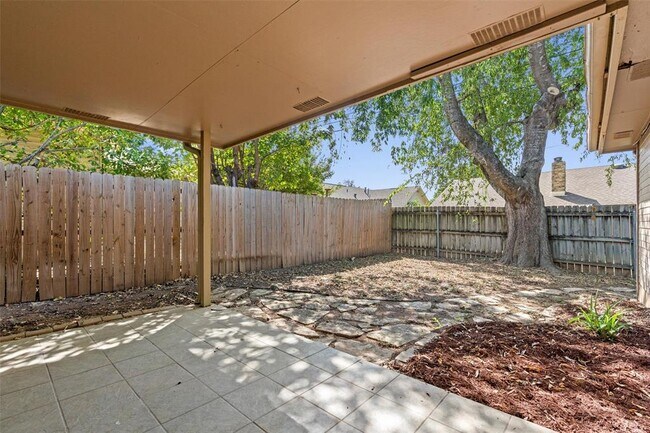 Building Photo - 2302 Windrift Way