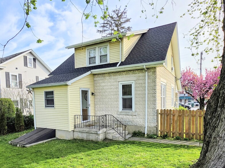 Building Photo - 712 S Broad St