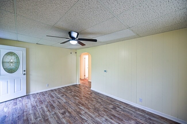 Building Photo - 2232 E Riverside Dr