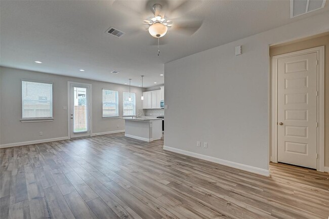 Building Photo - 4103 Split Ivy Dr