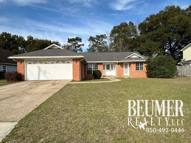 Building Photo - Spacious inside and out home for Rent