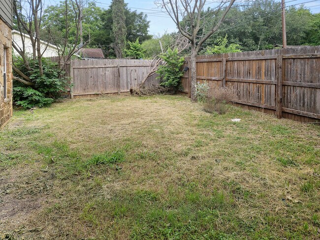 Building Photo - 1710 Ulit Ave