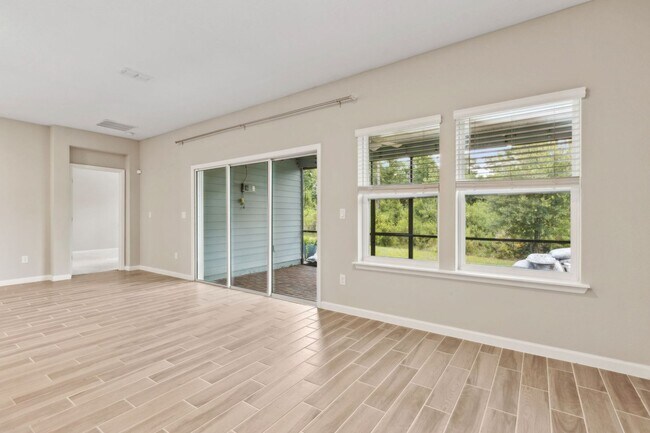 Building Photo - Spacious 3BR/3.5BA Home with Office & Reso...