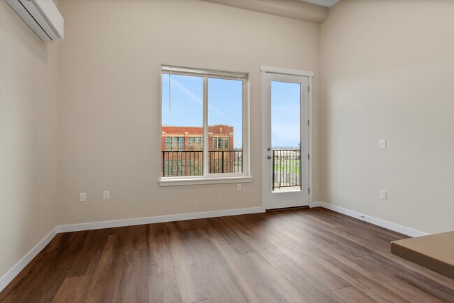 Building Photo - 2108 S J St