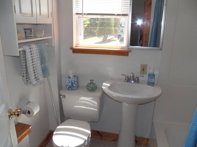 Building Photo - 648 Kearsarge Way