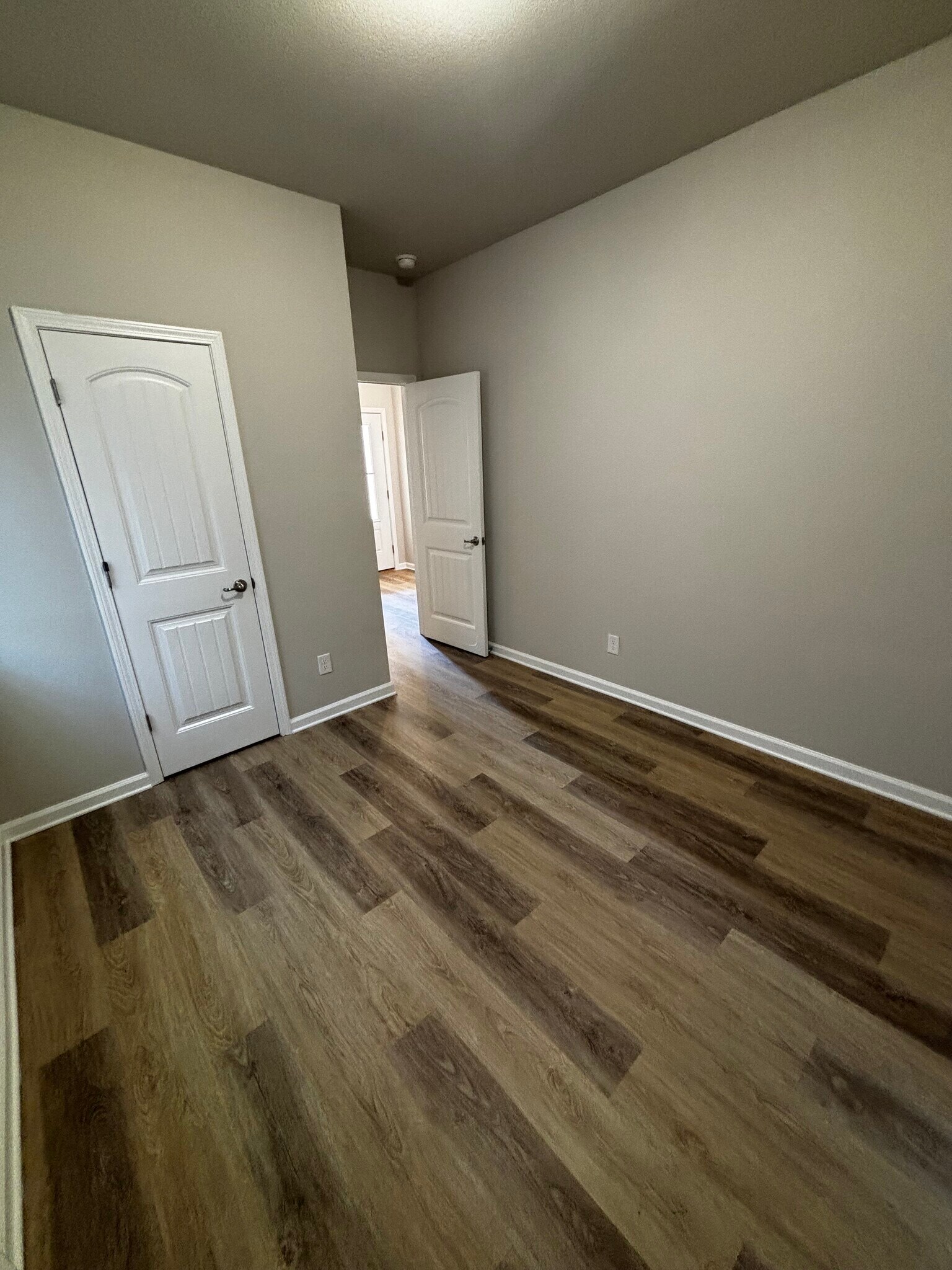 Building Photo - 5928 Pier Park Ave