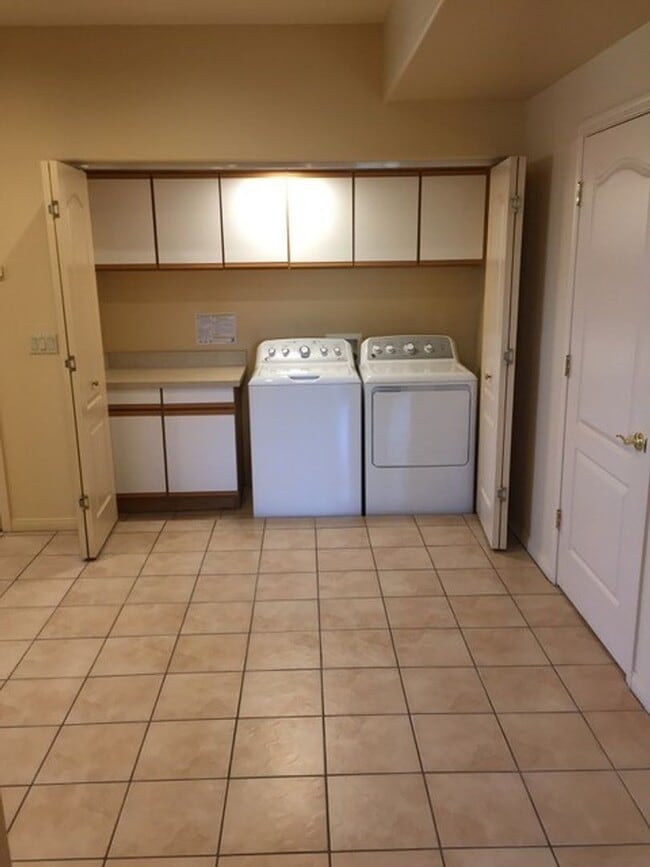 Building Photo - 12608 Mountainside Dr