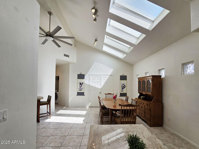 Building Photo - 6510 S Hazelton Ln