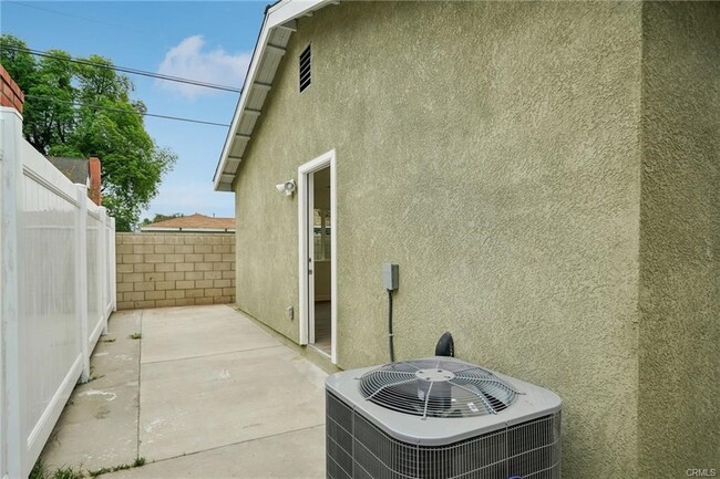 Building Photo - 4664 Sierra St