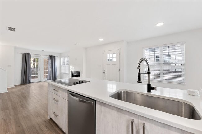 Building Photo - 1513 Briar Creek Rd