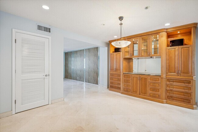 Building Photo - 5400 N Ocean Blvd