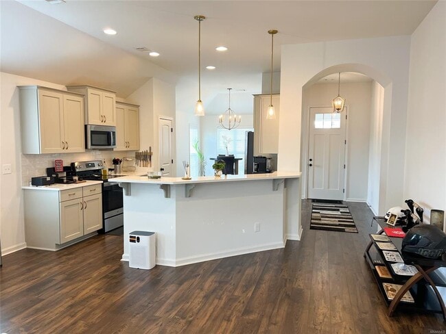 Building Photo - 901 Hedgefield Way