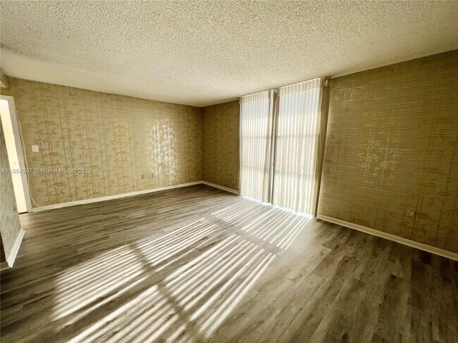 Building Photo - 17600 N Bay Rd