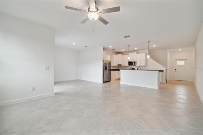 Building Photo - 8221 Cor Pne Wy