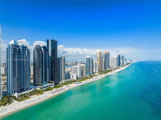 Building Photo - 17001 Collins Ave