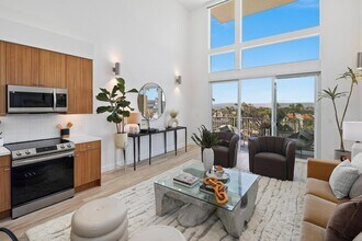 Building Photo - Uptown Loft