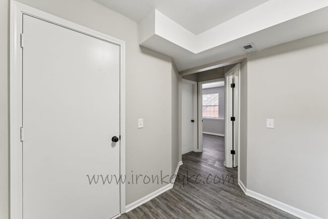 Building Photo - 6620 W 152nd St