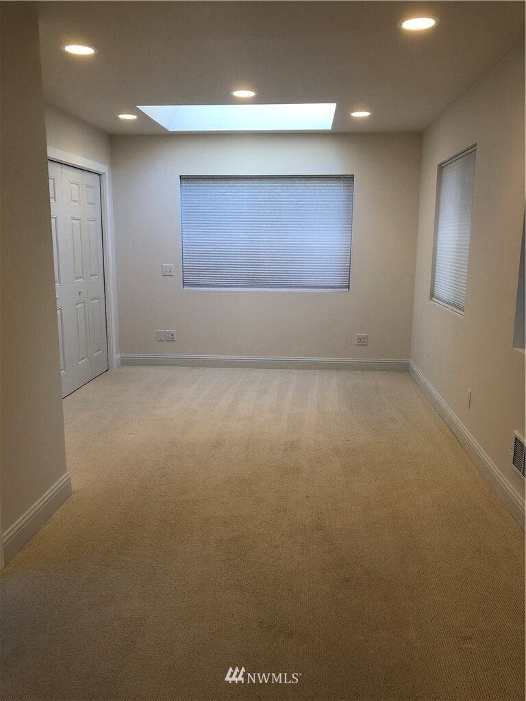 Building Photo - 3325 Lincoln Way