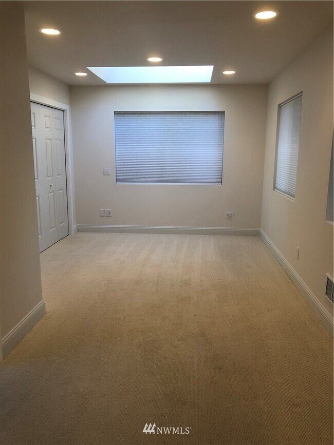 Building Photo - 3325 Lincoln Way