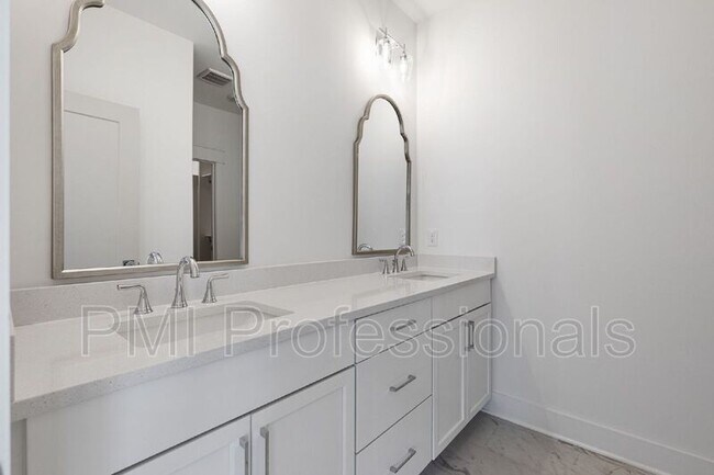 Building Photo - 225 S Bilbro Ave