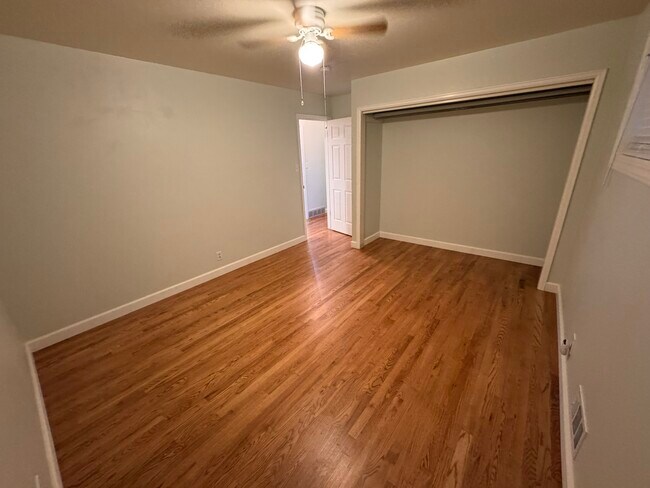 Building Photo - 10859 Murray Dr