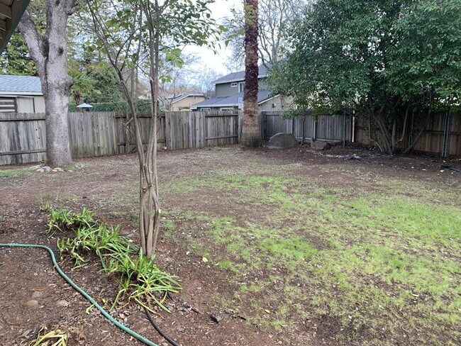 Building Photo - Recently remodeled home a short walk from Cameron Park Lake for rent!