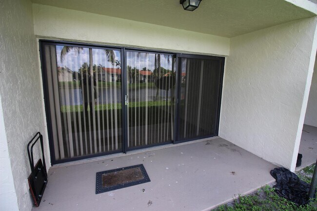 Building Photo - 1513 Lake Crystal Dr