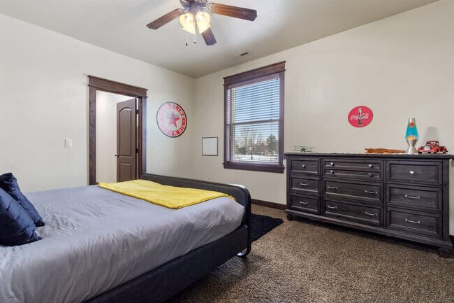Building Photo - 5605 N Morpheus Pl