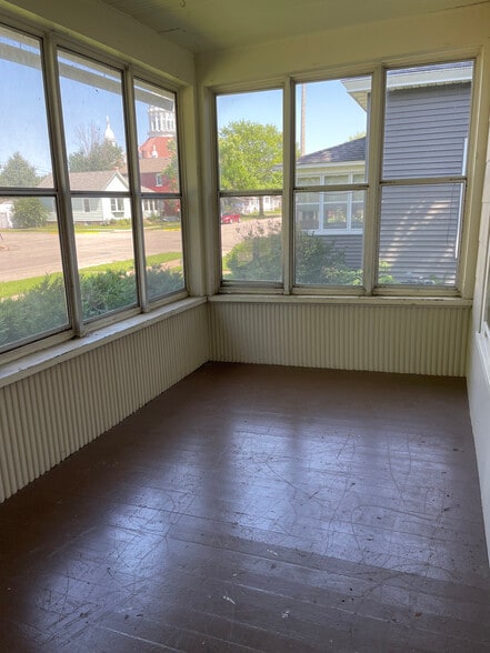 Front Porch - 523 E 5th St