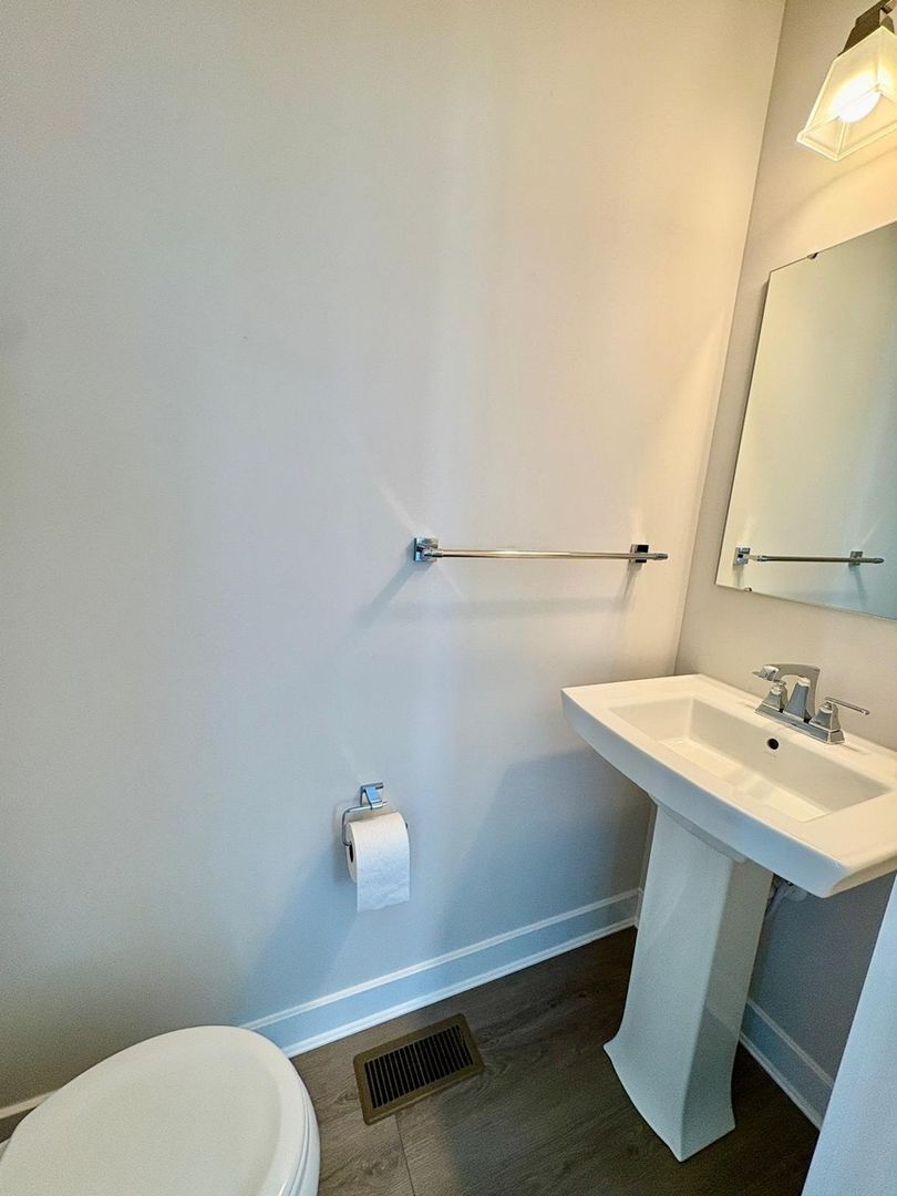 Building Photo - 856 New Castle Landing Dr