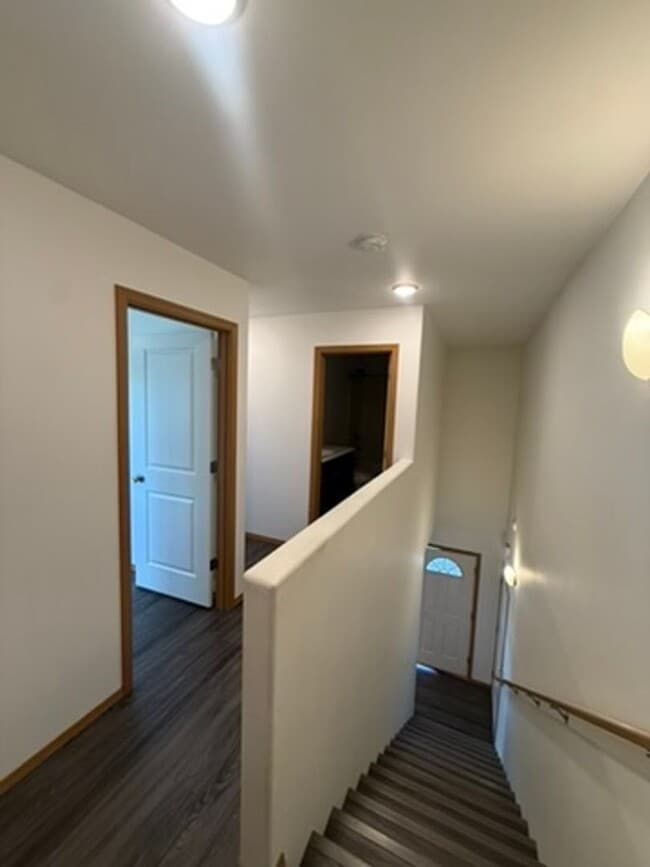 Building Photo - Modern 2-Bedroom Rental in North Pole!
